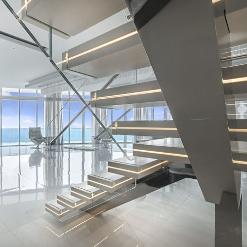 Halbgewendelte Treppe - LUXO: DUPONT CORIAN - Officine Sandrini - Steinstufen / für Privatgebrauch / für professionellen Einsatz