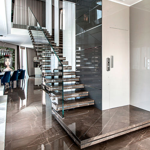 Gerade Treppe - LUXO: STONE - Officine Sandrini - viertelgewendelt / halbgewendelt / Marmorstufen