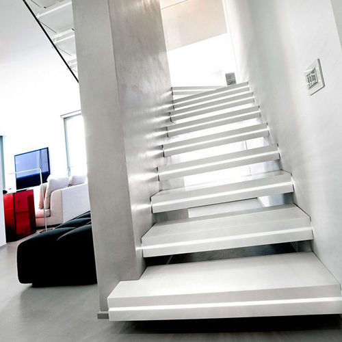 Halbgewendelte Treppe - LUXO - Officine Sandrini - Stufen aus Verbundwerkstoff / für Privatgebrauch / für professionellen Einsatz