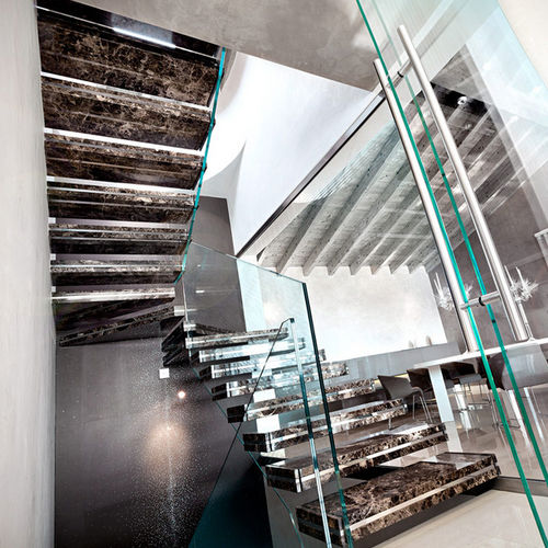 Halbgewendelte Treppe - LUXO : EMPERADO DARK MARBLE - Officine Sandrini - Steinstufen / mit Glasstruktur / für Privatgebrauch