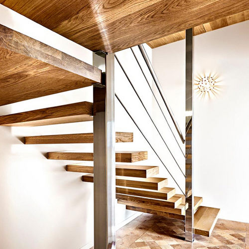 Halbgewendelte Treppe - SOSPESIA - Officine Sandrini - Holzstufen / mit Metallstruktur / für Privatgebrauch