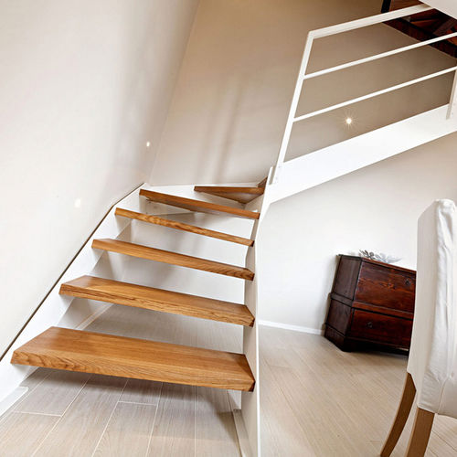Viertelgewendelte Treppe - VISTA FASCIA : OAK - Officine Sandrini - Holzstufen / mit Metallstruktur / modern