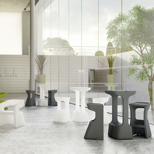 Moderner Barhocker - KARLA - SOKOA - Polyethylen / für Gewerbegebrauch / für Garten