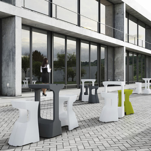 Moderner Stehtisch - KARLA - SOKOA - rotationsgesintertes Polyethylen / rechteckig / für Bar