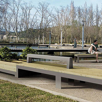 Moderne Bank für den öffentlichen Raum - BASICA - Colomer - Holz / Stahl / mit Rückenlehne