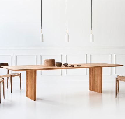 Moderner Tisch - TEN - DK3 - Eiche / Nussbaum / Gestell aus Eiche