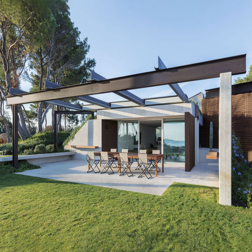 Angebaute Pergola - FOLD - STUDIO 66 - Outdoor Creations - Aluminium / Faltdach / maßgefertigt