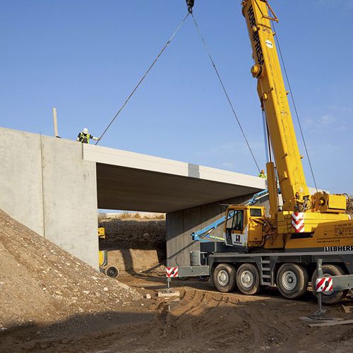 Betonbrücke - OLESA DE MONTSERRAT - HORMIPRESA - Balken / Verkehr / Fertig