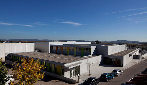 Fertigbau-Gebäude - CEIP LES CABANYES - HORMIPRESA - Beton / für Schulen / modern