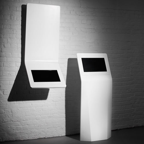 Infosäule für den Innenraum - SLIM MEDIA UNIT - ISOMI - wandmontiert / mit Touchscreen