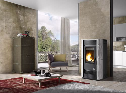 Wasserführender Kaminofen / Pellet - VARSAVIA  - KARMEK ONE SRL - modern / Stahl