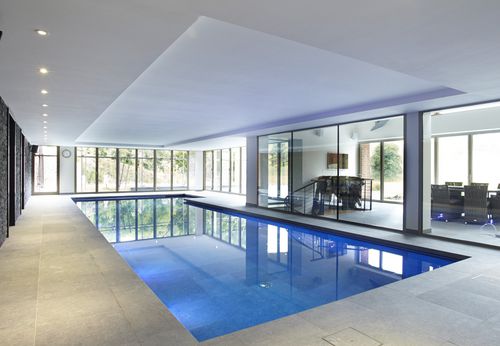 Schwimmbecken für den Innenraum - BUCKINGHAMSHIRE - GUNCAST SWIMMING POOLS - erdverlegt / Keramik