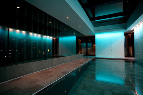 Schwimmbecken für den Innenraum - SURREY - GUNCAST SWIMMING POOLS - teileingebaut / Beton / verstellbarer Boden
