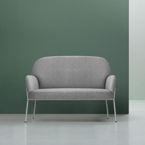 Sofa / skandinavisches Design - SLING - Fogia - Stoff / grau / schwarz