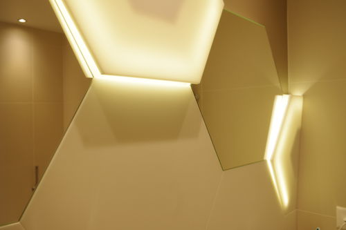 Moderne Wandleuchte - V-korr Creative Surface - Mineralwerkstoff / sechseckig / für Bad