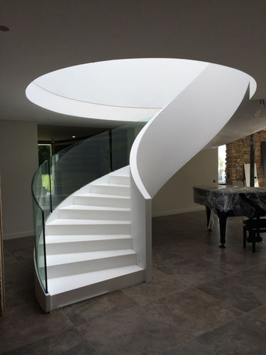 Spindeltreppe - V-korr Creative Surface - Metallstufen / modern / mit Setzstufen
