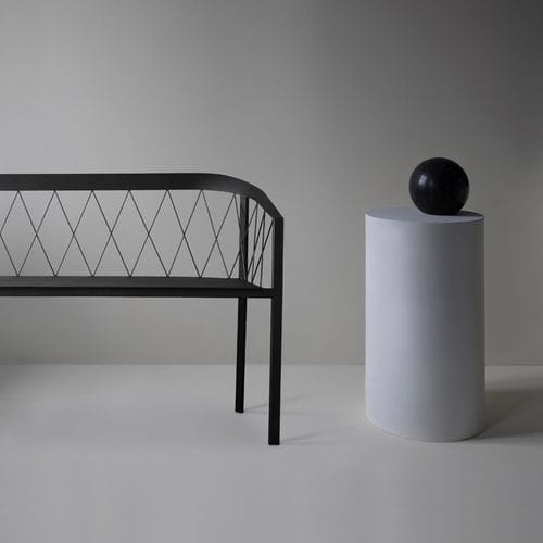 Moderne Gartenbank - OUR BENCH - Friends & Founders - Metall / mit Rückenlehne / mit Armlehnen