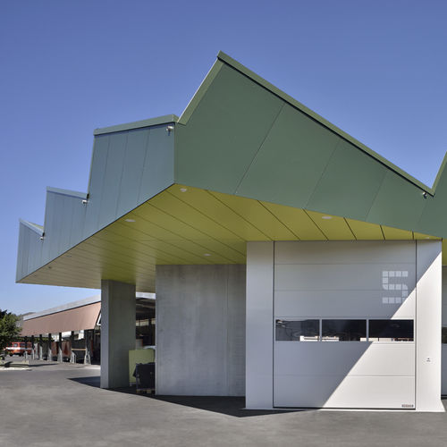 Fassadenverkleidung für hinterlüftete Fassade - CELLON - TRAINING CENTER ANDELFINGEN - Bruag Design Factory AG - Paneel / Holzfaser / HPL