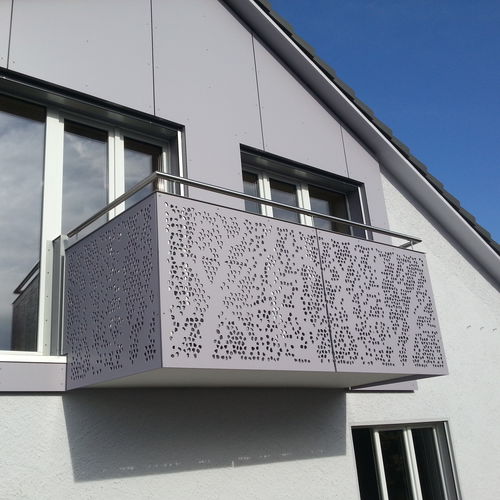 HPL-Geländer - CELLON - EFH FROHHEIMSTRASSE WALLISELLEN - Bruag Design Factory AG - Platten / für Außenbereich / für Treppen