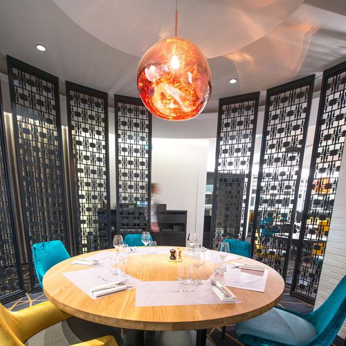 Dekorplatte für Trennwand - RESTAURANT LA PAIX REIMS - Bruag Design Factory AG - wandmontiert / HPL / perforiert