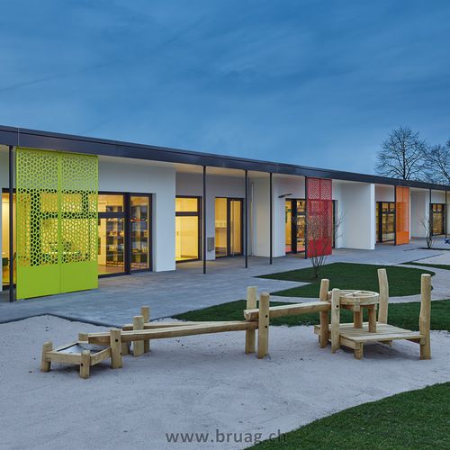 Verbundwerkstoff-Sonnenschutzlamelle - CELLON - KITA ST. MICHAEL HOMBURG - Bruag Design Factory AG - HPL / für Fassaden / vertikal
