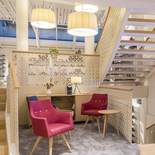Platten-Geländer - Schuhhaus Schneider - Bruag Design Factory AG - für den Innenraum / für Treppen / für Hängeboden