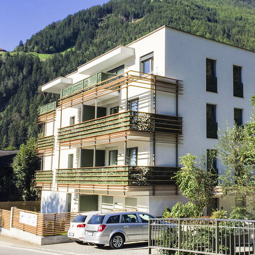 HPL-Balustrade - CASTELL SAND IN TAUFERS - Bruag Design Factory AG - Platten / für Außenbereich / für den Innenraum