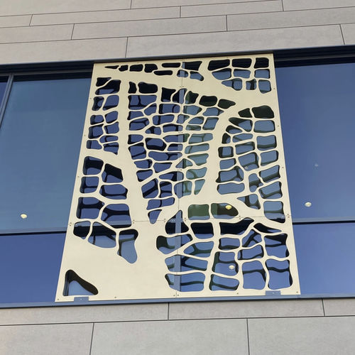 HPL-Sonnenschutzlamelle - CELLON - STADTHALLE HOFHEIM  - Bruag Design Factory AG - für Fassaden / perforiert