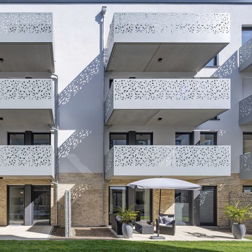 HPL-Geländer - CELLON MULTIPLE DWELLING LANGEN - Bruag Design Factory AG - Platten / Geländer / laserbearbeitet