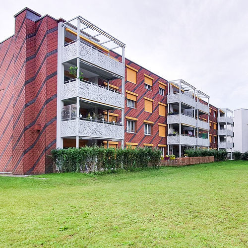 HPL-Geländer - CELLON - Widumstrasse Schwerzenbach - Bruag Design Factory AG - Platten / für Außenbereich / für Balkon