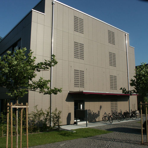Perforierte Fassadenverkleidung - FORMBOARD TOP PINE - MULTI FAMILY HOUSE LENZBURG - Bruag Design Factory AG - Paneel / Holzfaser / Grossformat