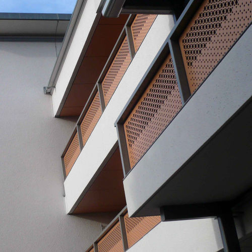 Holzfasergeländer - FORMBOARD TOP PINE - BANK LINTH STÄFA - Bruag Design Factory AG - Platten / für Außenbereich / für Balkon