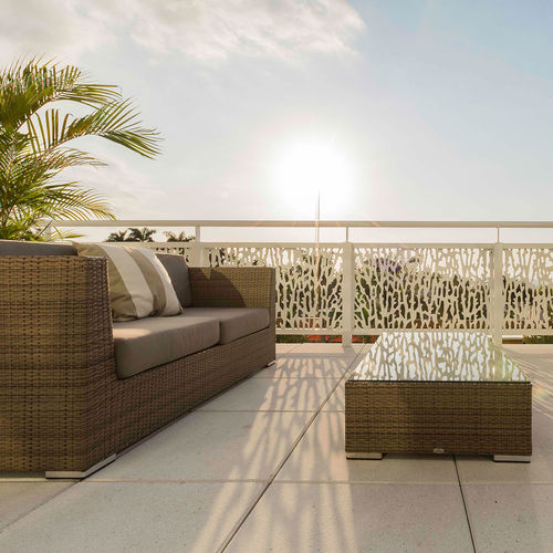 HPL-Geländer - CELLON - MARRIOTT PORT-AU-PRINCE HAITI - Bruag Design Factory AG - Platten / für Außenbereich / für Balkon