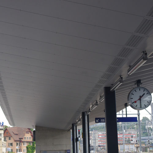 Akustikplatte für abgehängte Decken - TRAIN STATION SCHAFFHAUSEN - Bruag Design Factory AG - Holzfaser / rechteckig / perforiert