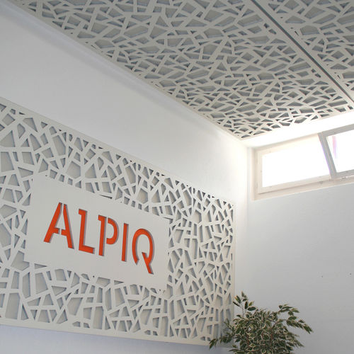 Wandmontierte Akustikplatte - MEETING ROOM ALPIQ DAVOS - Bruag Design Factory AG - Holzfaser / rechteckig / perforiert