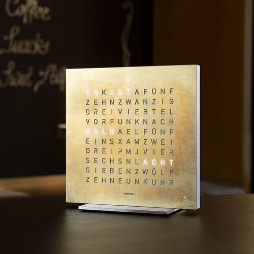 Moderne Uhr - EARTH 13.5 - qlocktwo - Tisch / mit LCD-Digitalanzeige / Aluminium