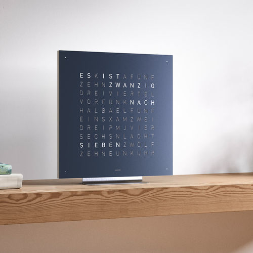 Moderne Uhr - MIDNIGHT - qlocktwo - Tisch / mit LCD-Digitalanzeige / für Gewerbegebrauch