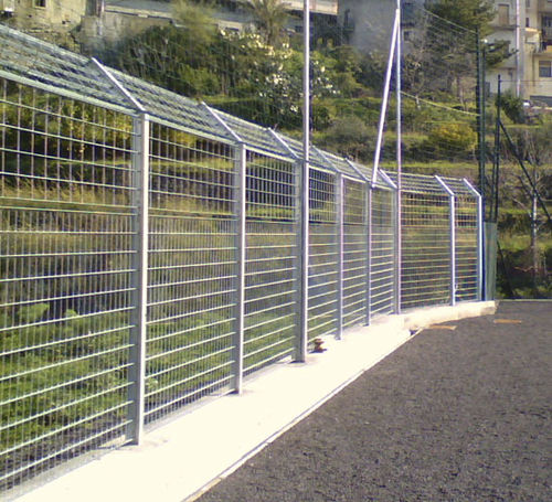 Maschendrahtzaun - ATHENA 2 EN - Libra Industriale spa - für Sportplätze / galvanisiertem Stahl / aus lackiertem Stahl