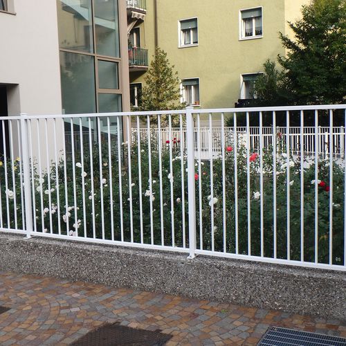 Zaun mit Stangen - PEGASO VERT. - Libra Industriale spa - für Wohnhaus / Stahl / gerade