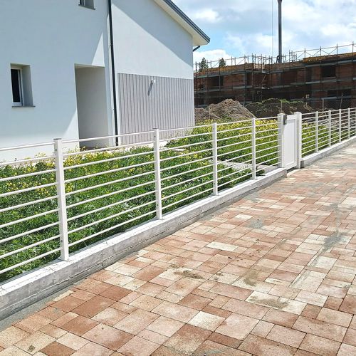 Zaun mit Stangen - PEGASO ORIZZ. - Libra Industriale spa - für Wohnhaus / Stahl / gerade