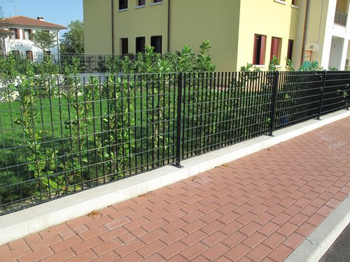 Maschendrahtzaun - MULTISAR - Grigliati Baldassar S.r.l. - mit Stangen / für öffentliche Bereiche / galvanisiertem Stahl
