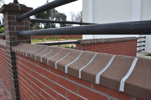 Wandmontierter Ziegel - SADDLEBACK COPING : HE - Isiklar Building Materials Inc. - Spezial / Hohl / rot