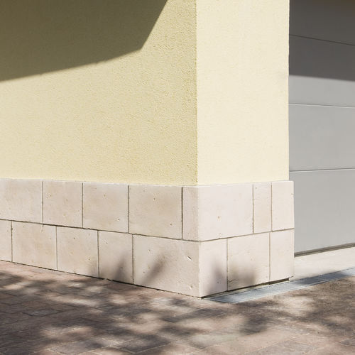 Eck-Verblendplatte - DORDOGNE  - SAS PREFABRICADOS DE HORMIGON SA - Beton / Außen / verklebt