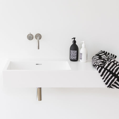 Wand-Waschbecken - BASE - NotOnlyWhite - Hi-macs® / mit integrierter Waschtischplatte / handgefertigt