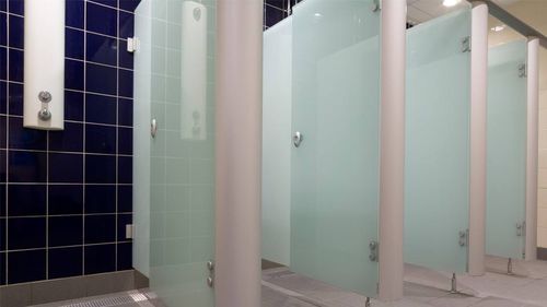 Sanitärkabine für Dusche - MARATHON SYSTEM D  - Prospec - Laminat / Glas / für öffentliche Einrichtungen