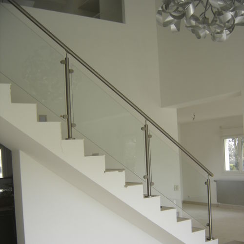 Edelstahlgeländer - DEAUVILLE - ESCALIER DESIGN 14 - Glasplatten / für den Innenraum / für Treppen