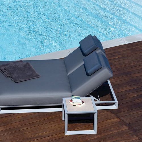 Moderner Beistelltisch - NUBES - 10Deka - HPL / Gestell aus Aluminium / quadratisch