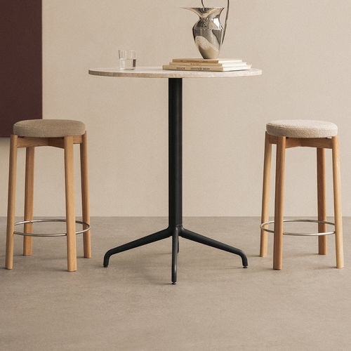 Moderner Barhocker - PASSAGE - AUDO - Stoff / Gestell aus Massivholz / mit 4 Beinen
