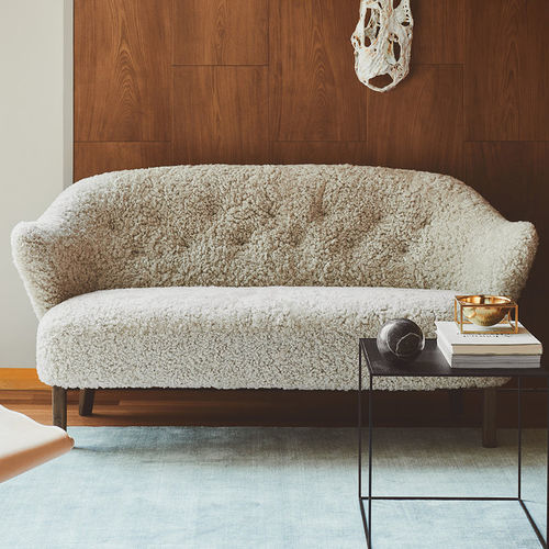 Modernes Sofa - INGEBORG - AUDO - Stoff / Schaffell / mit Armlehnen