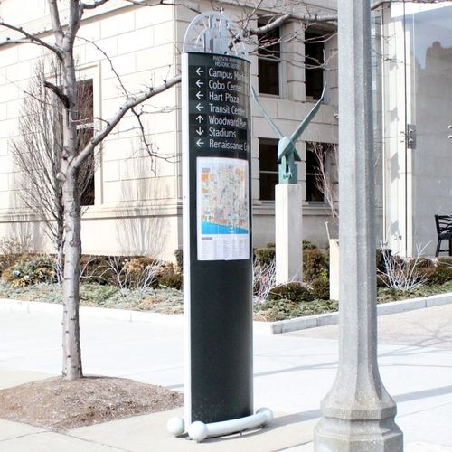 Stele zur Beschilderung - DIRECTIONAL - Brasco International Inc. - LED / digital / für öffentliche Bereiche
